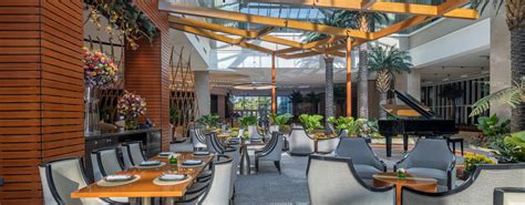 OASIS GARDEN CAFÉ .